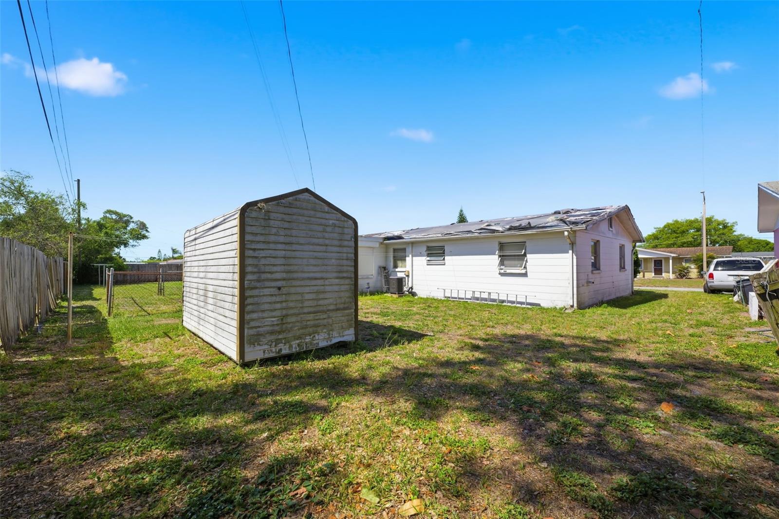 COLONIAL MANOR - Residential