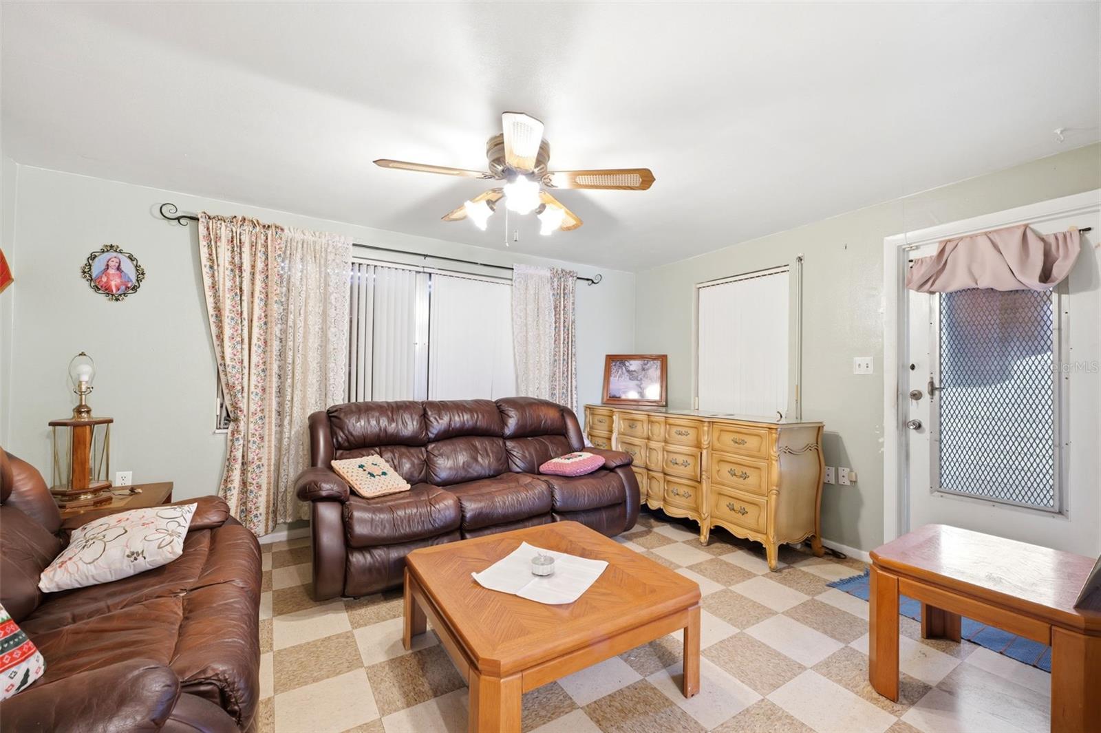 COLONIAL MANOR - Residential