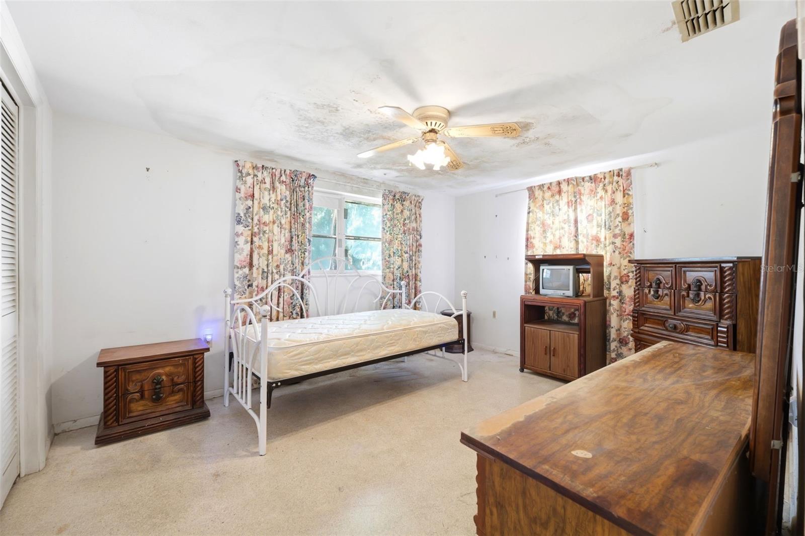 COLONIAL MANOR - Residential