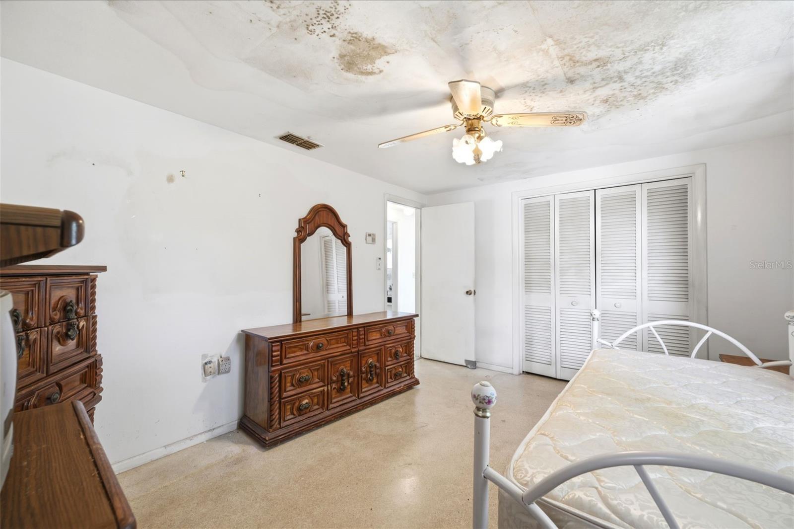 COLONIAL MANOR - Residential