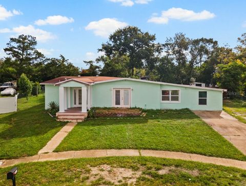 Photo of 812 Lily Court, Deltona, FL 32725 (MLS # V4945236)