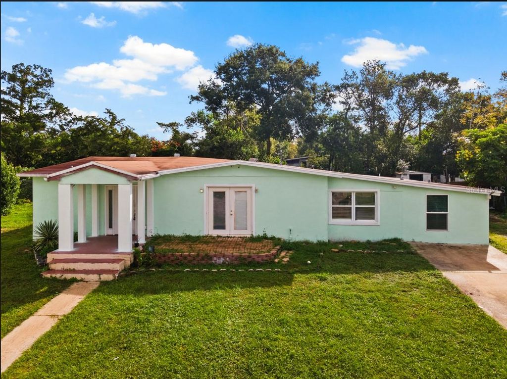Photo of 812 Lily Court, Deltona, FL 32725 (MLS # V4945236)