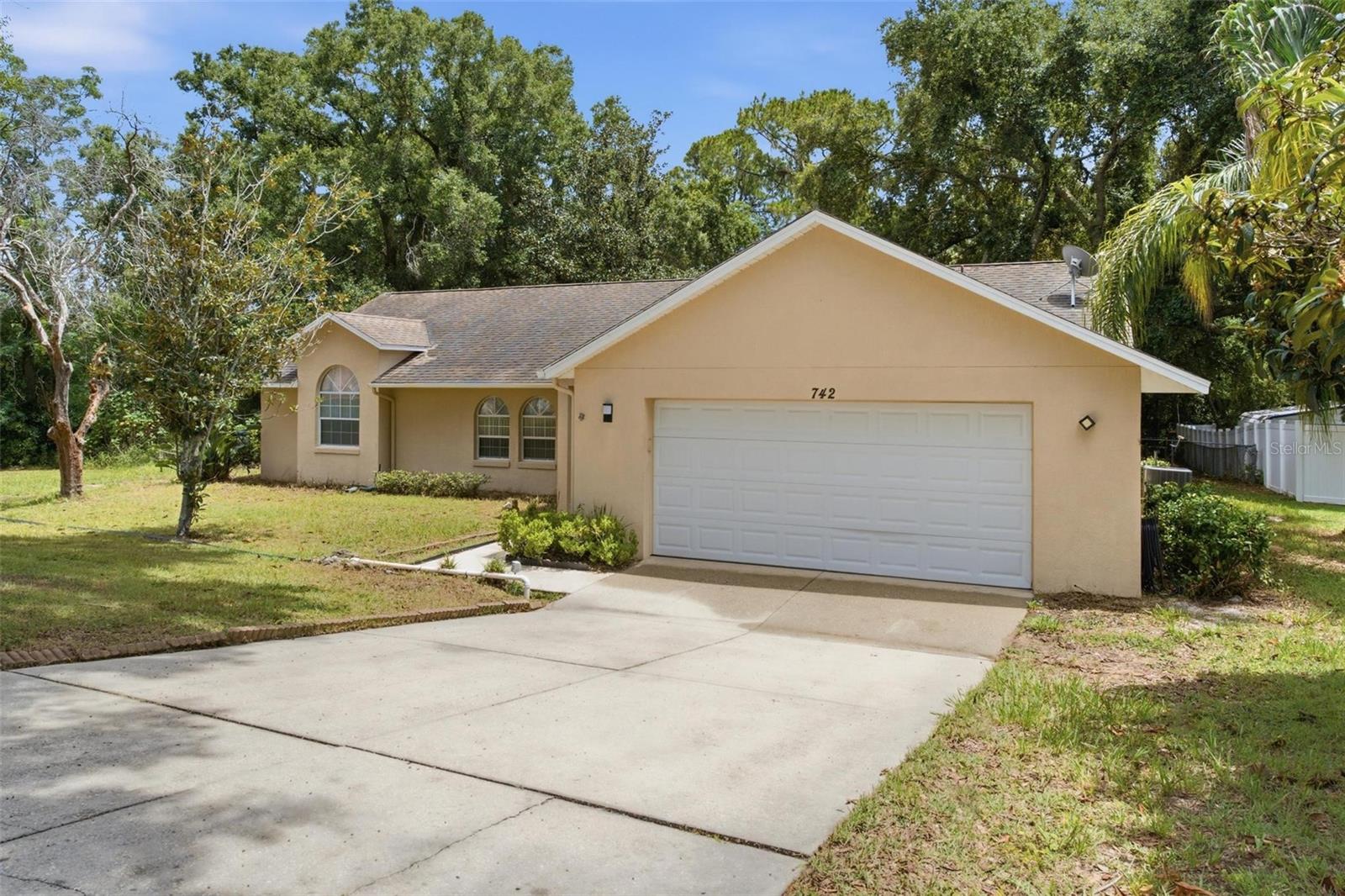 742 WOODVIEW DRIVE