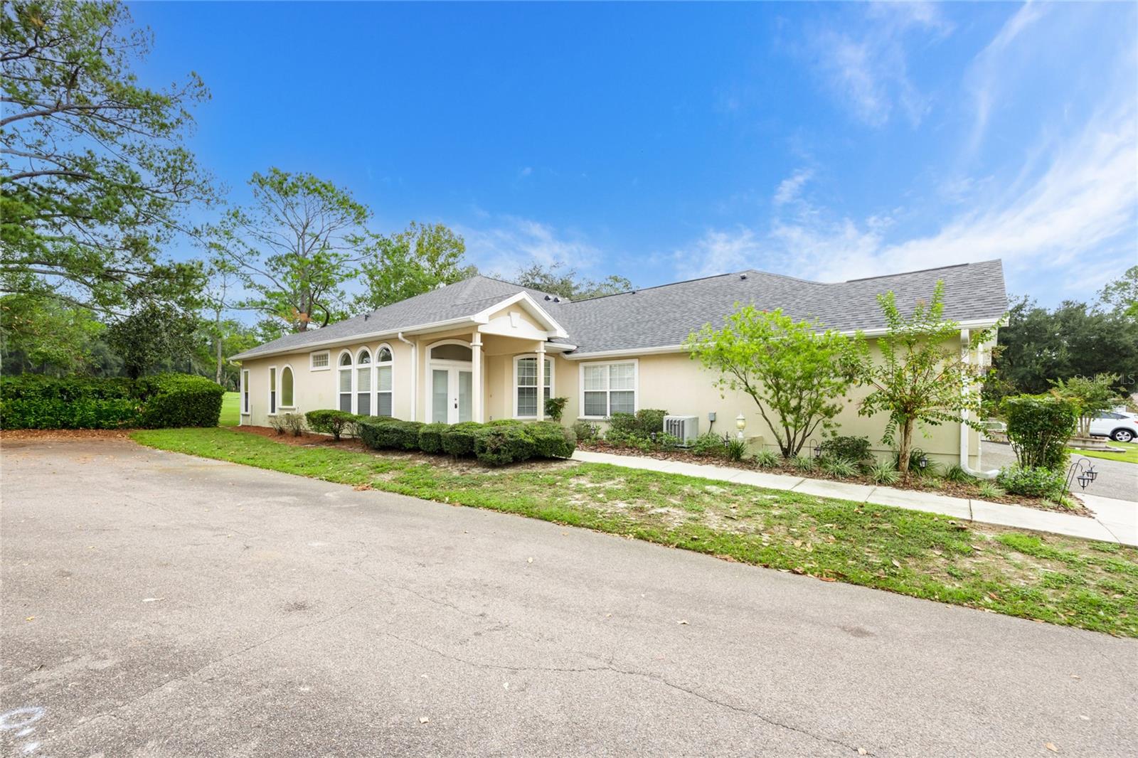 LAKEVIEW VILLAS - Residential