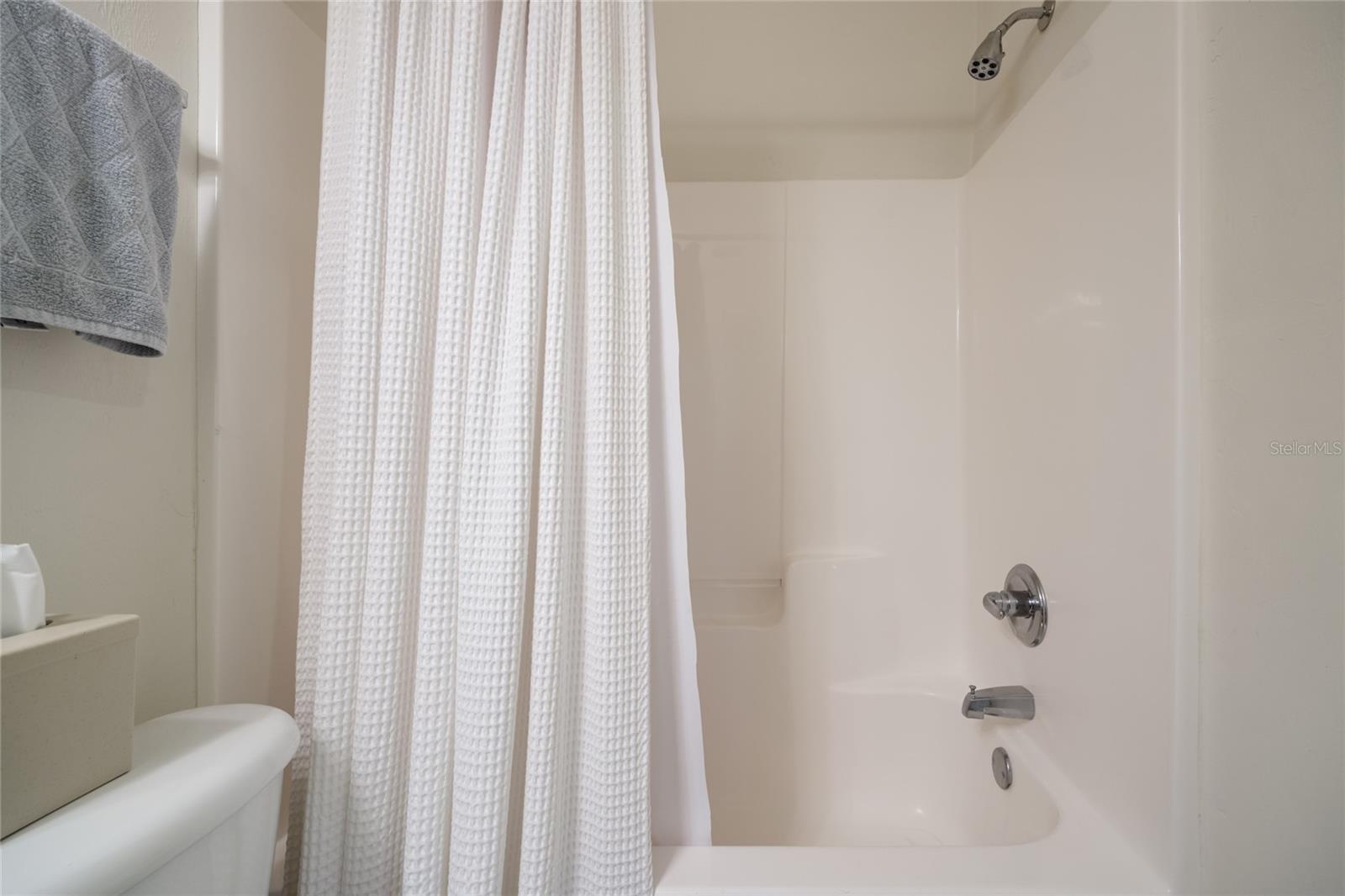 LAKEVIEW VILLAS - Residential