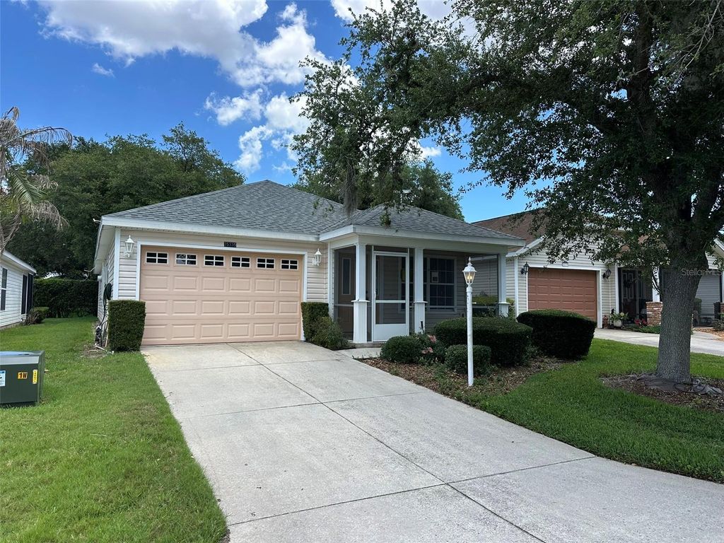 Photo of 25335 Cranes Roost Circle, Leesburg, FL 34748 (MLS # G5112540)