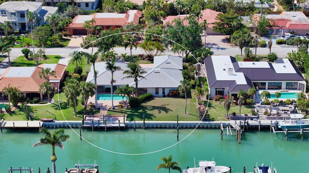 Photo of 642 S Owl Drive, Sarasota, FL 34236 (MLS # A4659991)