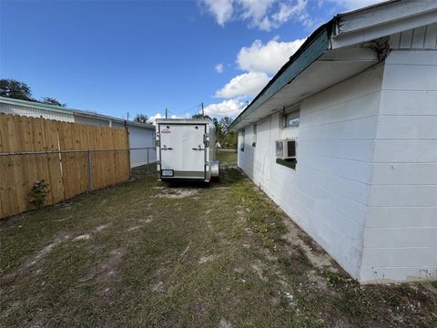 A home in LAKE WALES