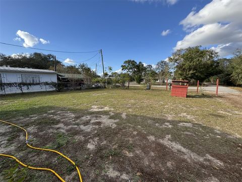 A home in LAKE WALES