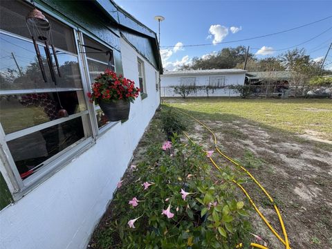 A home in LAKE WALES