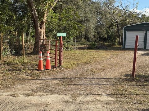 A home in LAKE WALES