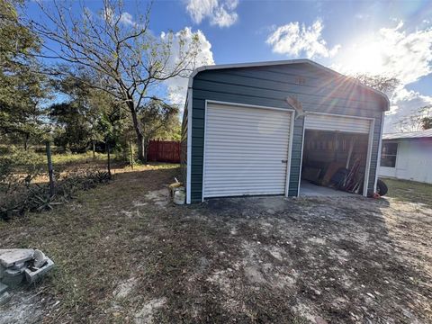 A home in LAKE WALES