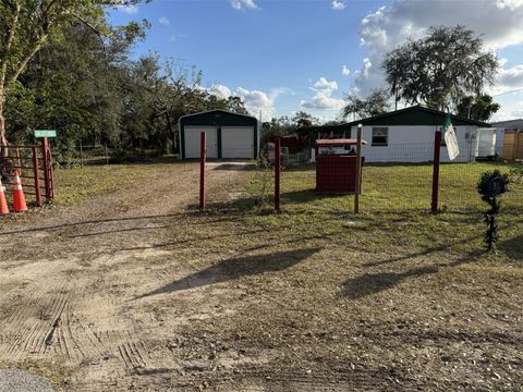 A home in LAKE WALES