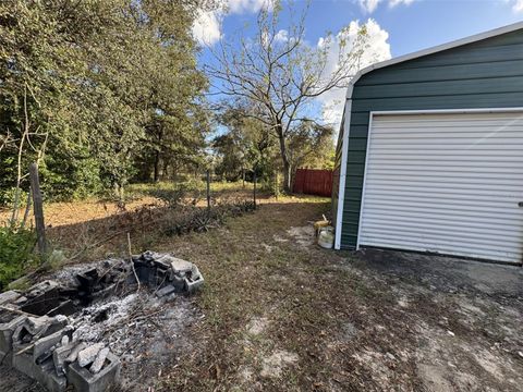 A home in LAKE WALES