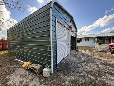 A home in LAKE WALES