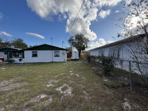 A home in LAKE WALES