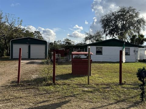 A home in LAKE WALES