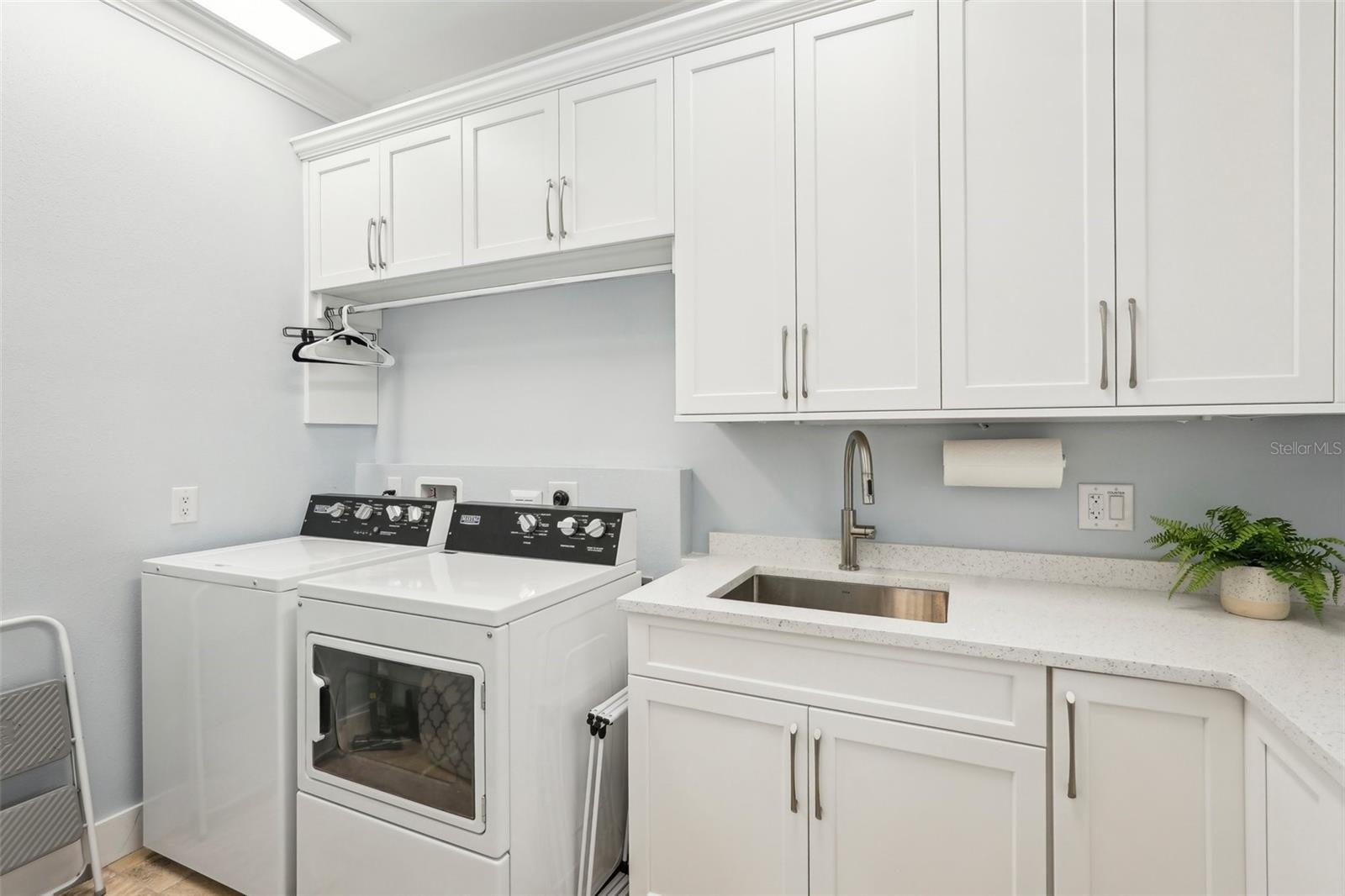 LIDO BEACH DIV B - Residential Lease
