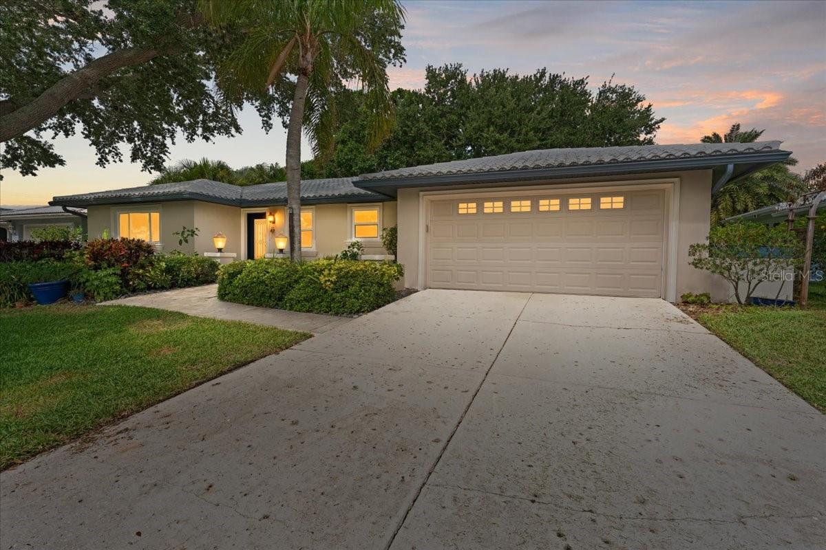 CANTERBURY CHASE - Residential