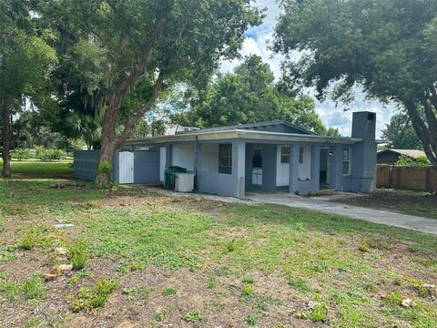 A home in EUSTIS