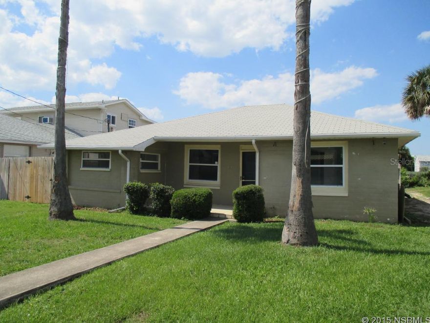 BANK OWNED DIAMOND IN THE RUFF...THIS HOME HAS 5 BEDROOMS AND 2 BATHS, 2 POTENTIAL KITCHENS, 2 LIVING ROOMS AND A LARGE YARD...1 BLOCK FROM THE BEACH AND OFF SOUTH PENINSULA, THIS HOUSE HAS AMAZING POTENTIAL...Employees and family members residing with employees of JPMorgan Chase Bank,N.A. its affiliates or subsidiaries are strictly prohibited from directly or indirectly purchasing any property owned by JPMorgan Chase Bank,N.A.. ;Water: City