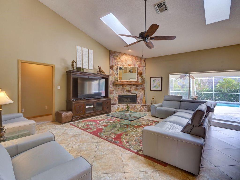 WILLOW RUN - Residential