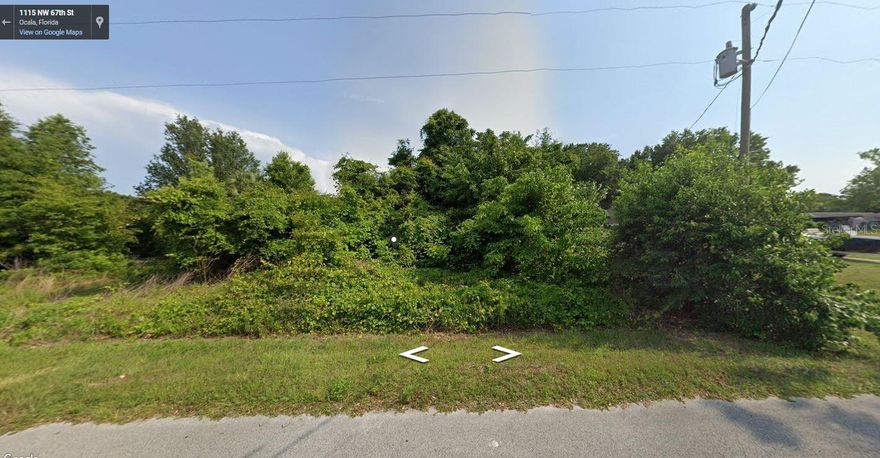 Ocala Highlands Estates. Very nice building lot with many new homes in this growing great neighborhood on paved road.