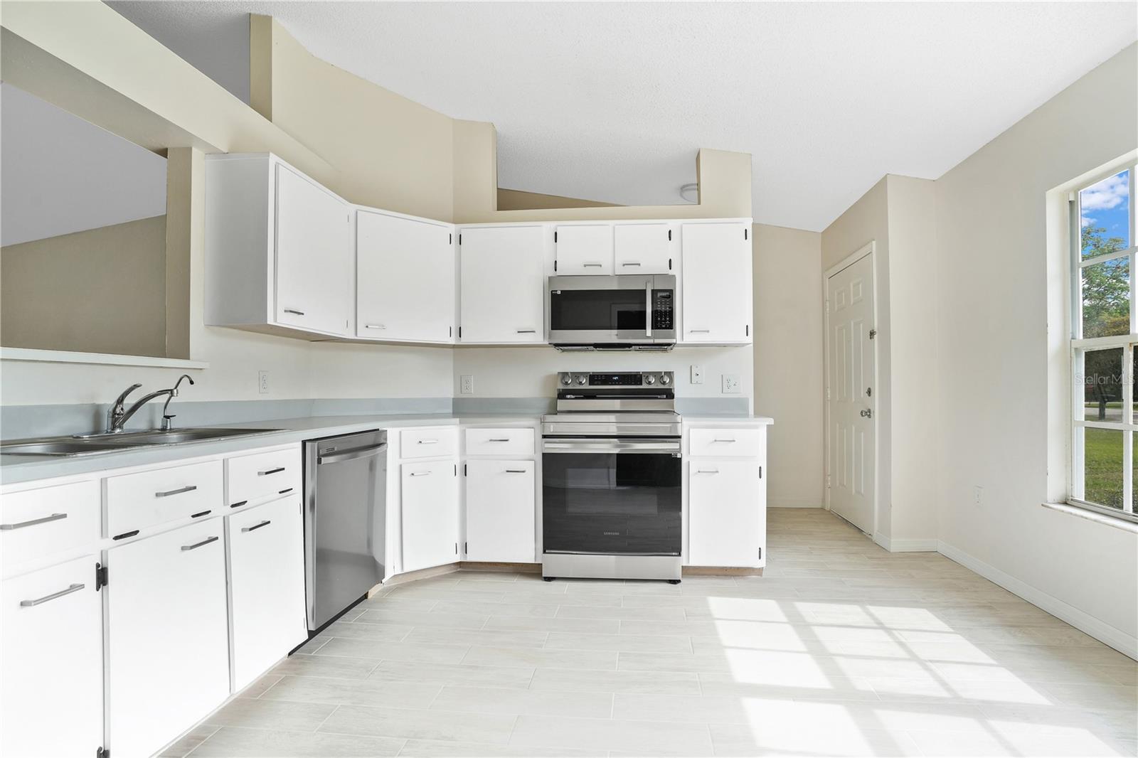 DELTONA LAKES UNIT 66 - Residential Lease