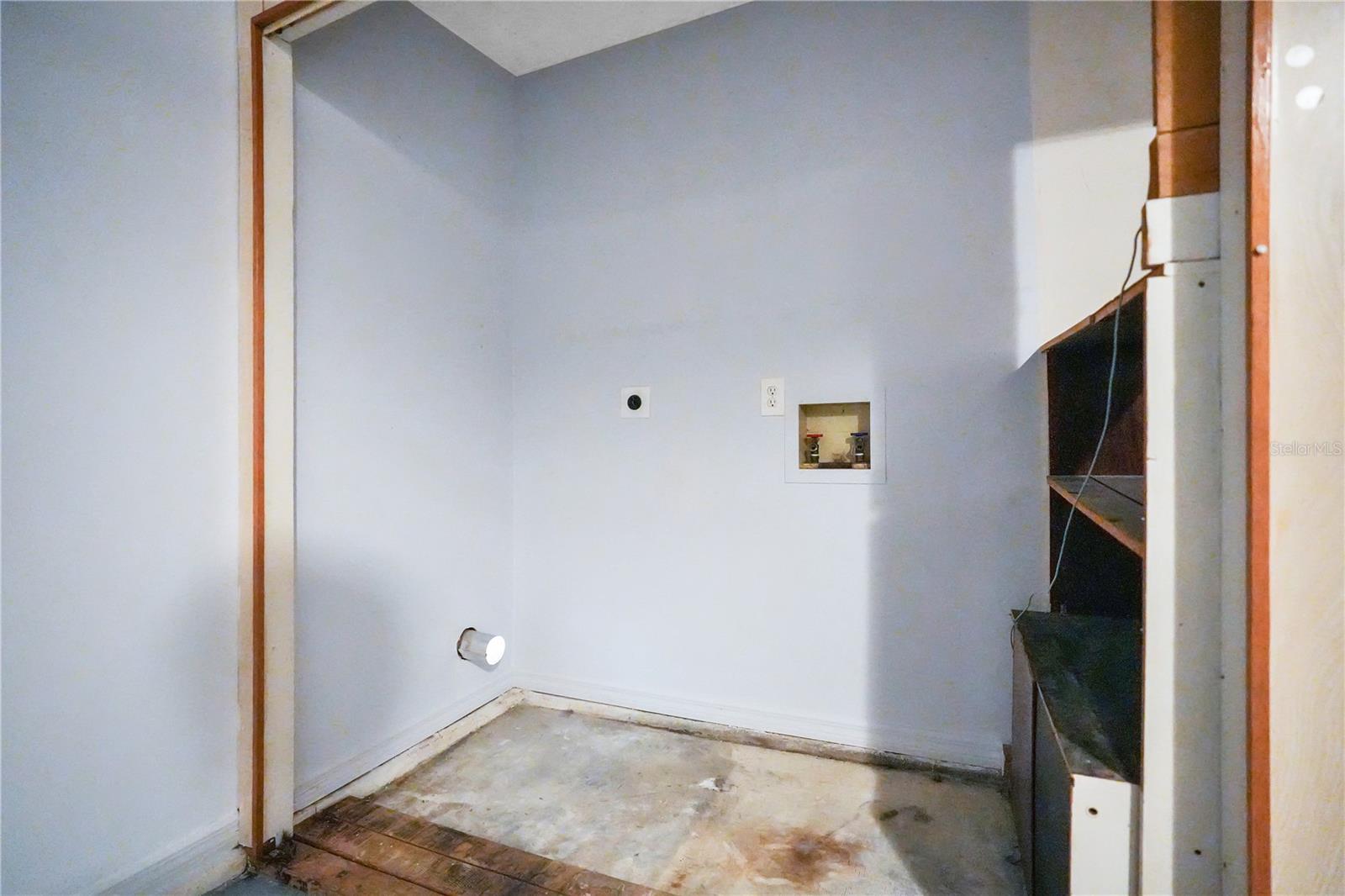 DELTONA LAKES UNIT 66 - Residential Lease