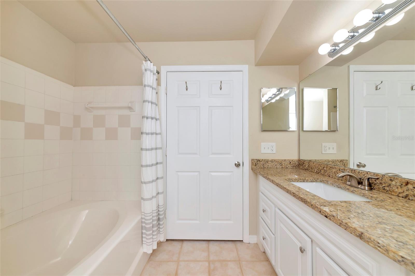 ADMIRALS WALK - Residential