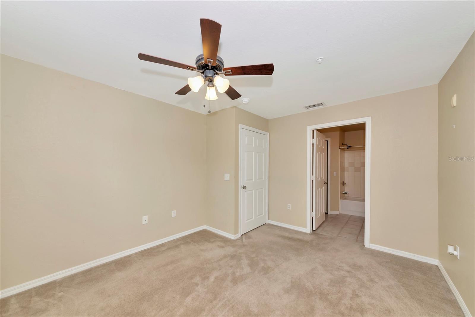 ADMIRALS WALK - Residential