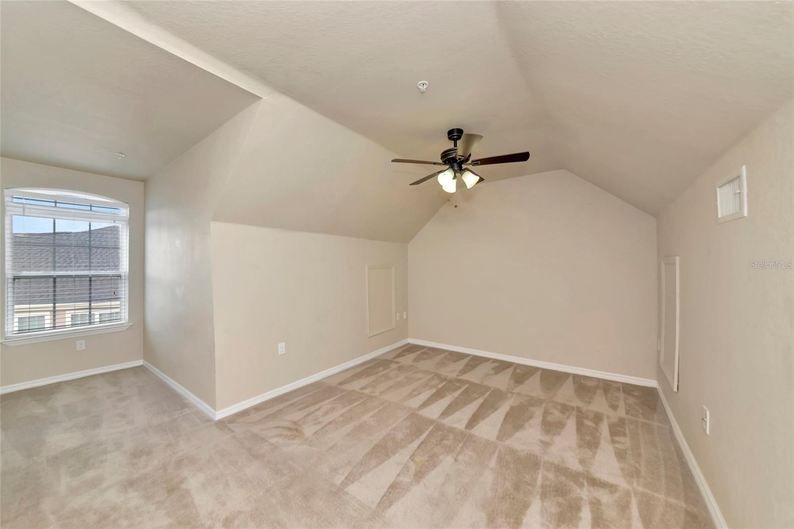 ADMIRALS WALK - Residential