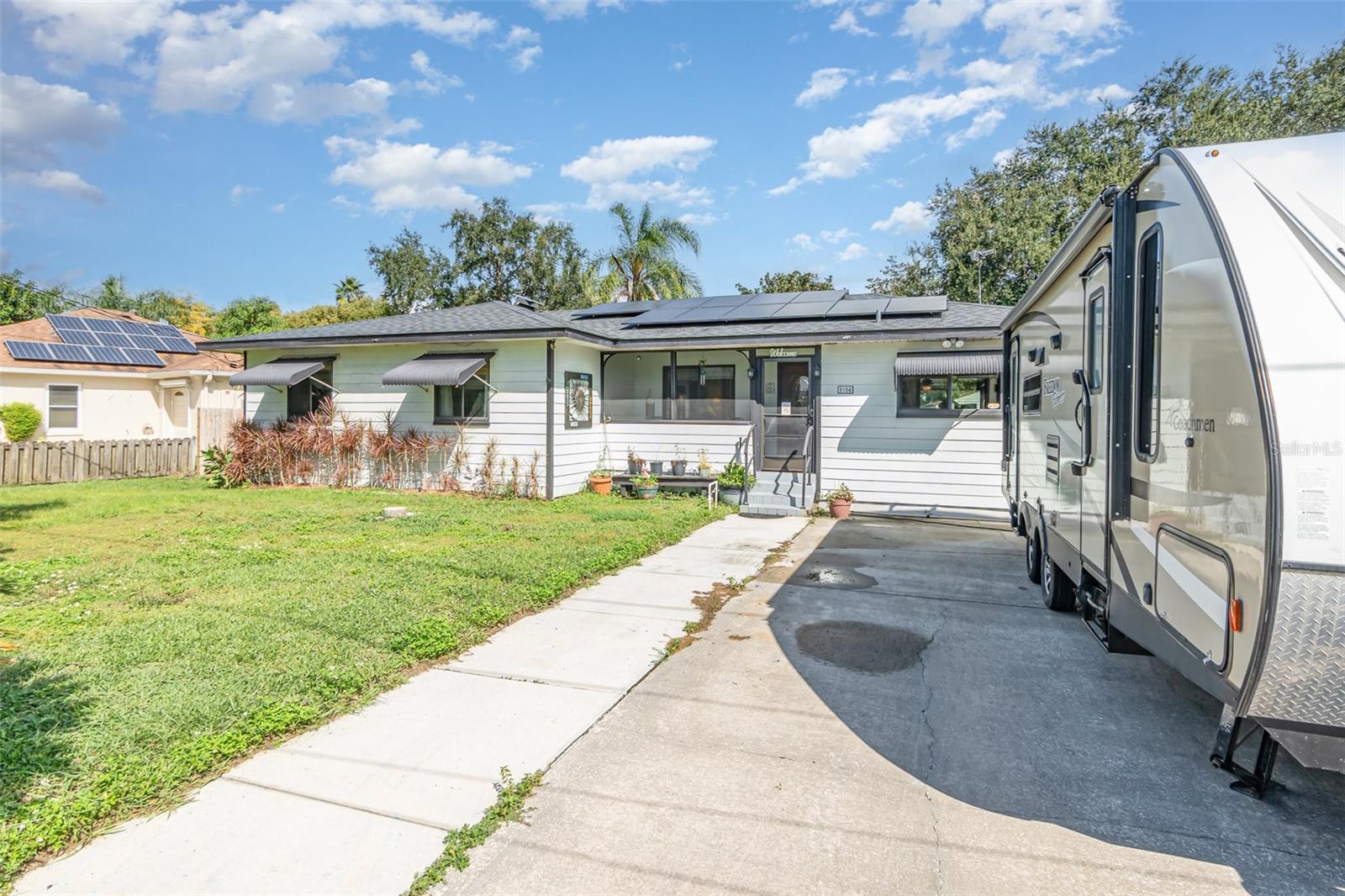 Casas a venda 3 - Jen Dantas 2154 LAKE CHRISTIE DRIVE