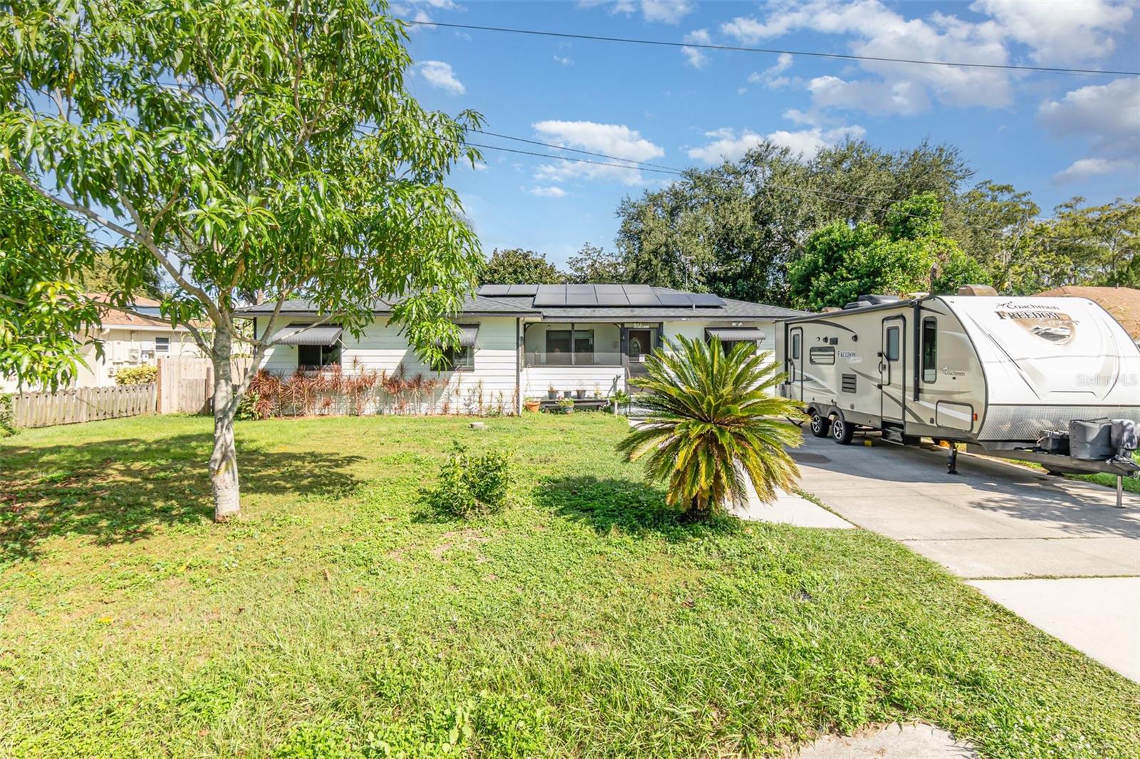 Casas a venda 1 - Jen Dantas 2154 LAKE CHRISTIE DRIVE