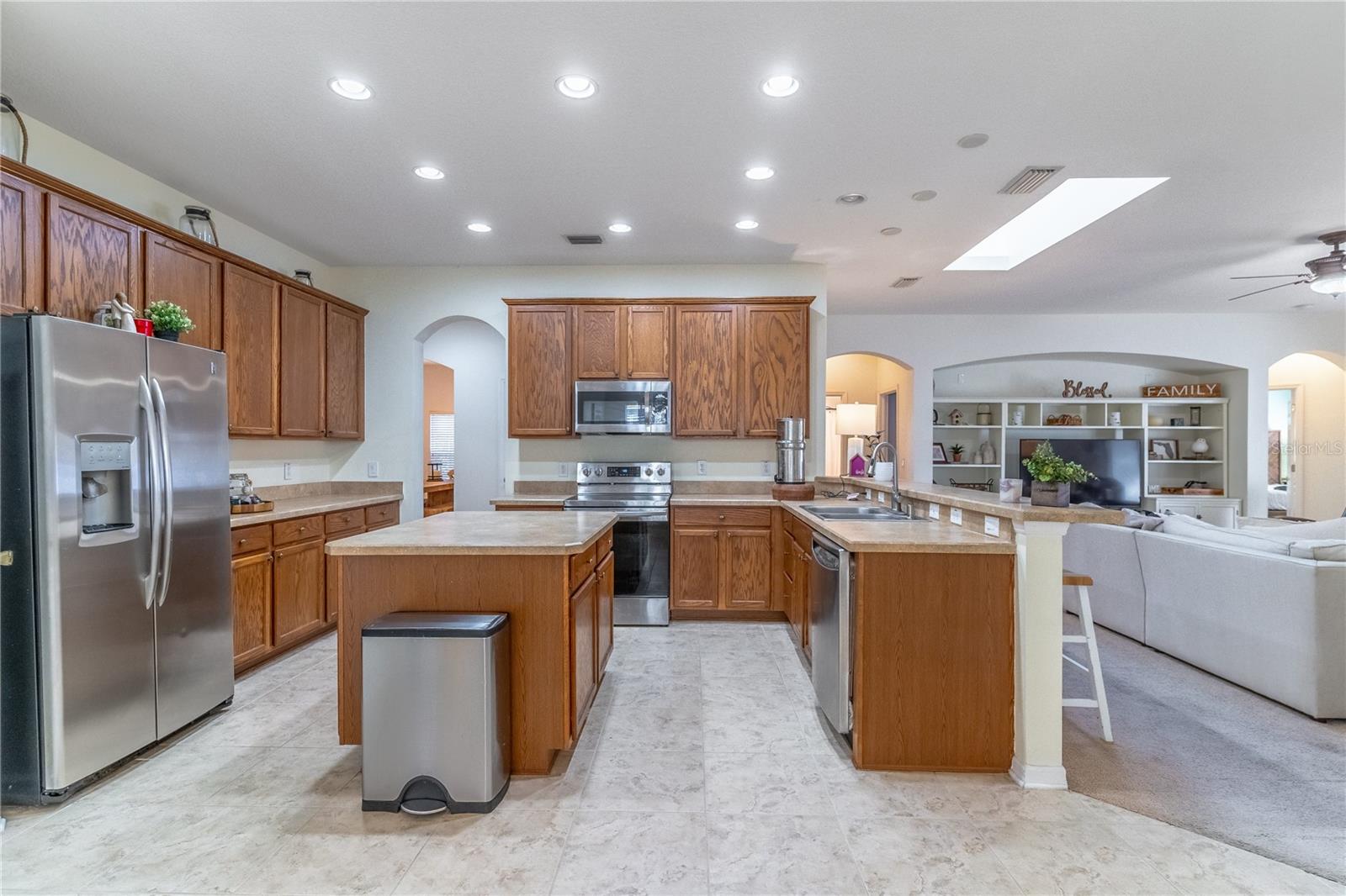 2048 GLORIA OAK COURT
