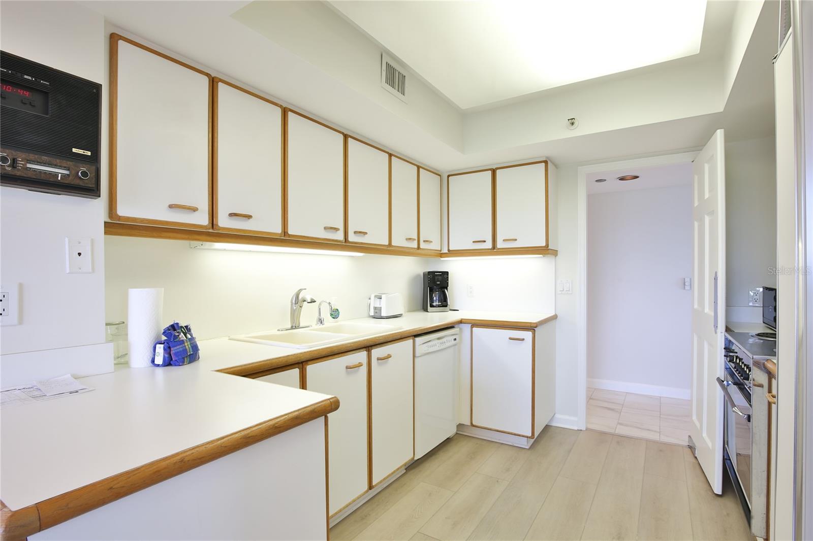 BEACHES OF LONGBOAT KEY PH-1 - Residential Lease