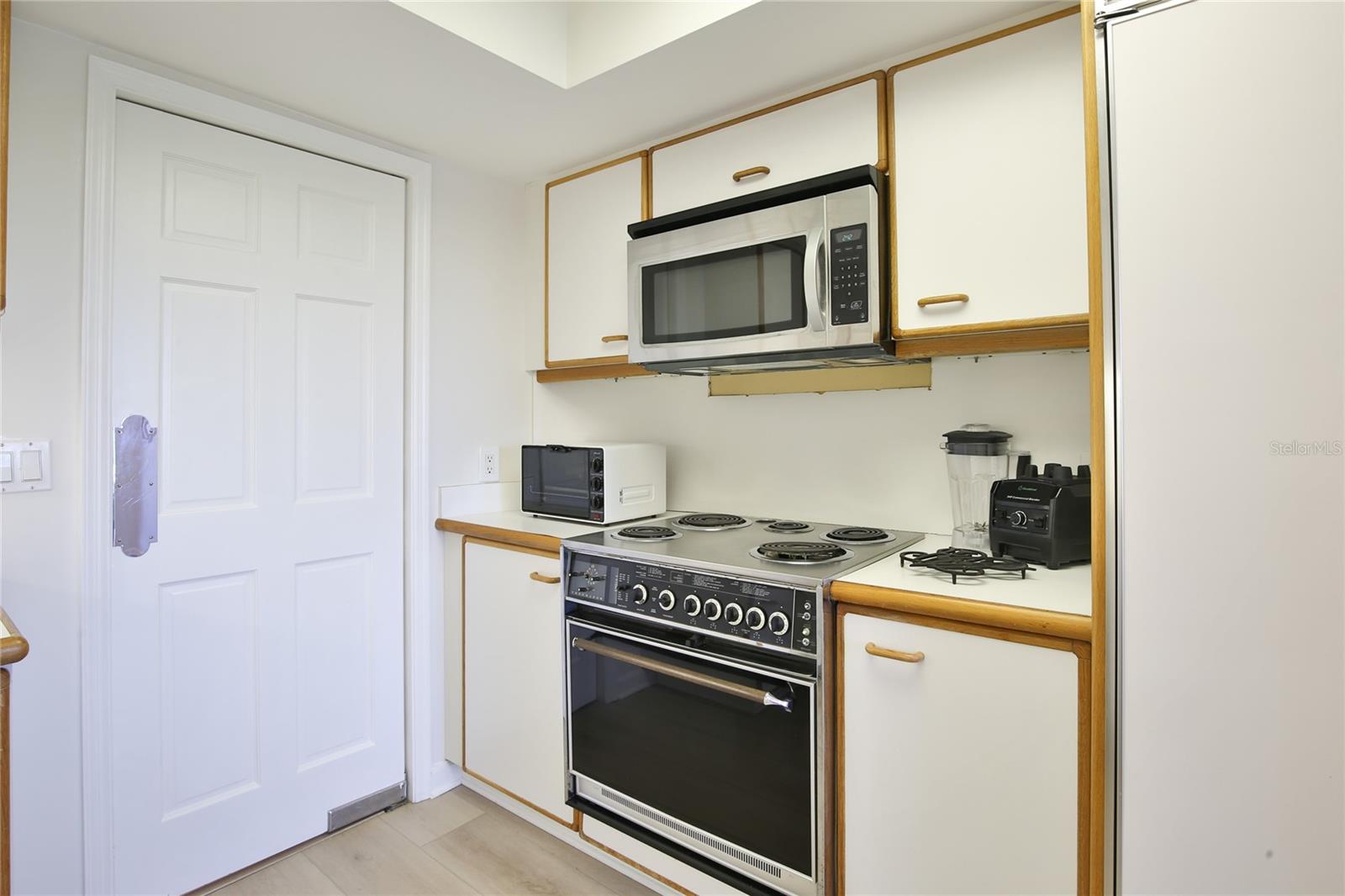 BEACHES OF LONGBOAT KEY PH-1 - Residential Lease