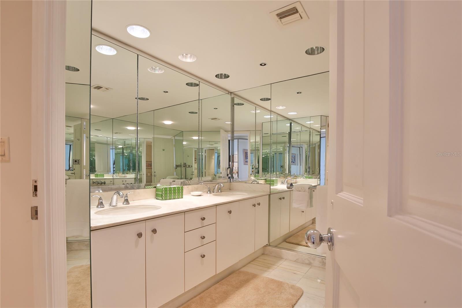 BEACHES OF LONGBOAT KEY PH-1 - Residential Lease