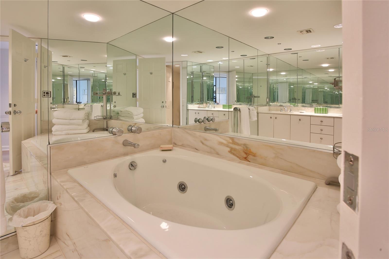 BEACHES OF LONGBOAT KEY PH-1 - Residential Lease