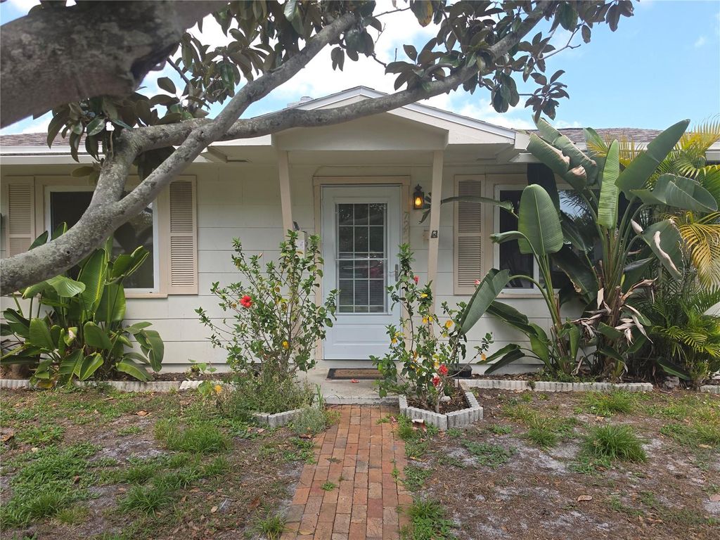 Photo of 725 43rd Avenue N, St Petersburg, FL 33703 (MLS # TB8491271)