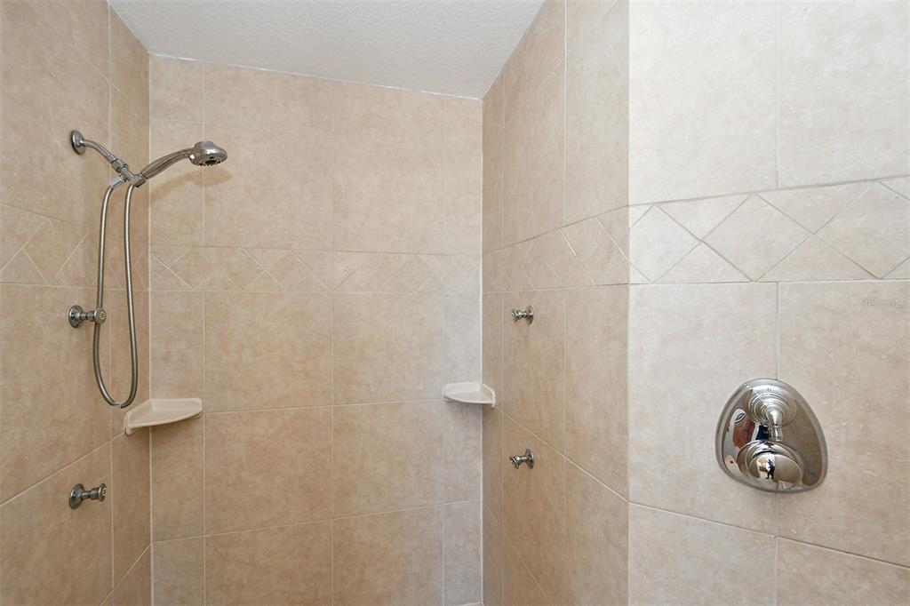 COUNTRY CLUB SHORES SEC 02 - Residential