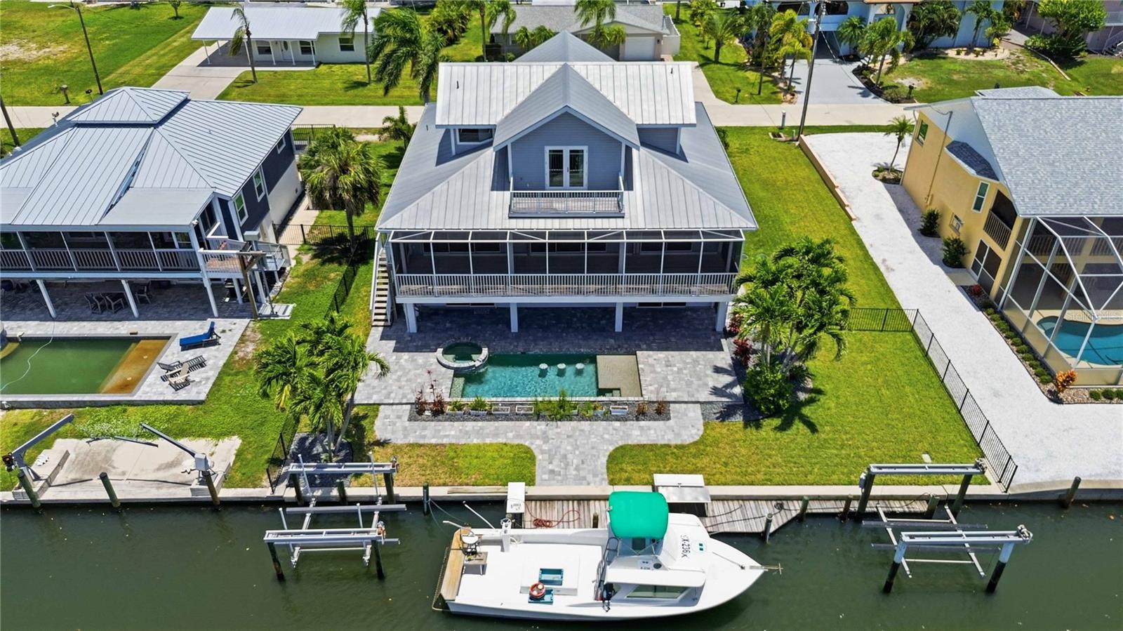 PALM POINT - Residential