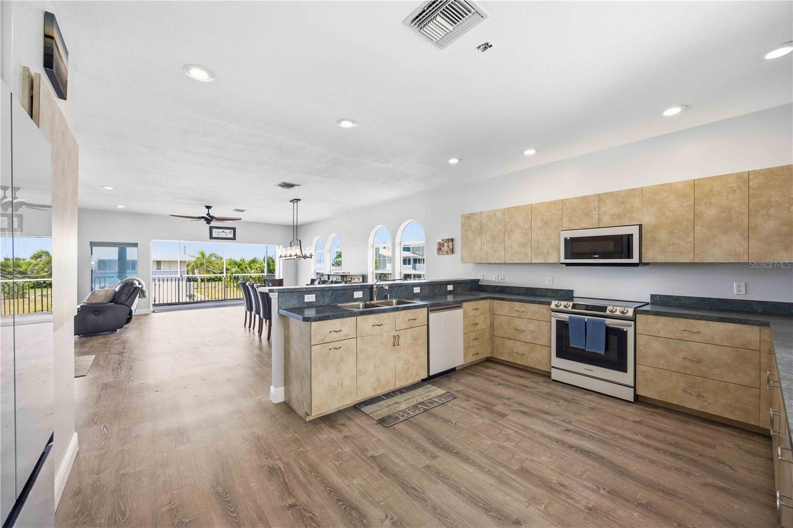PALM POINT - Residential