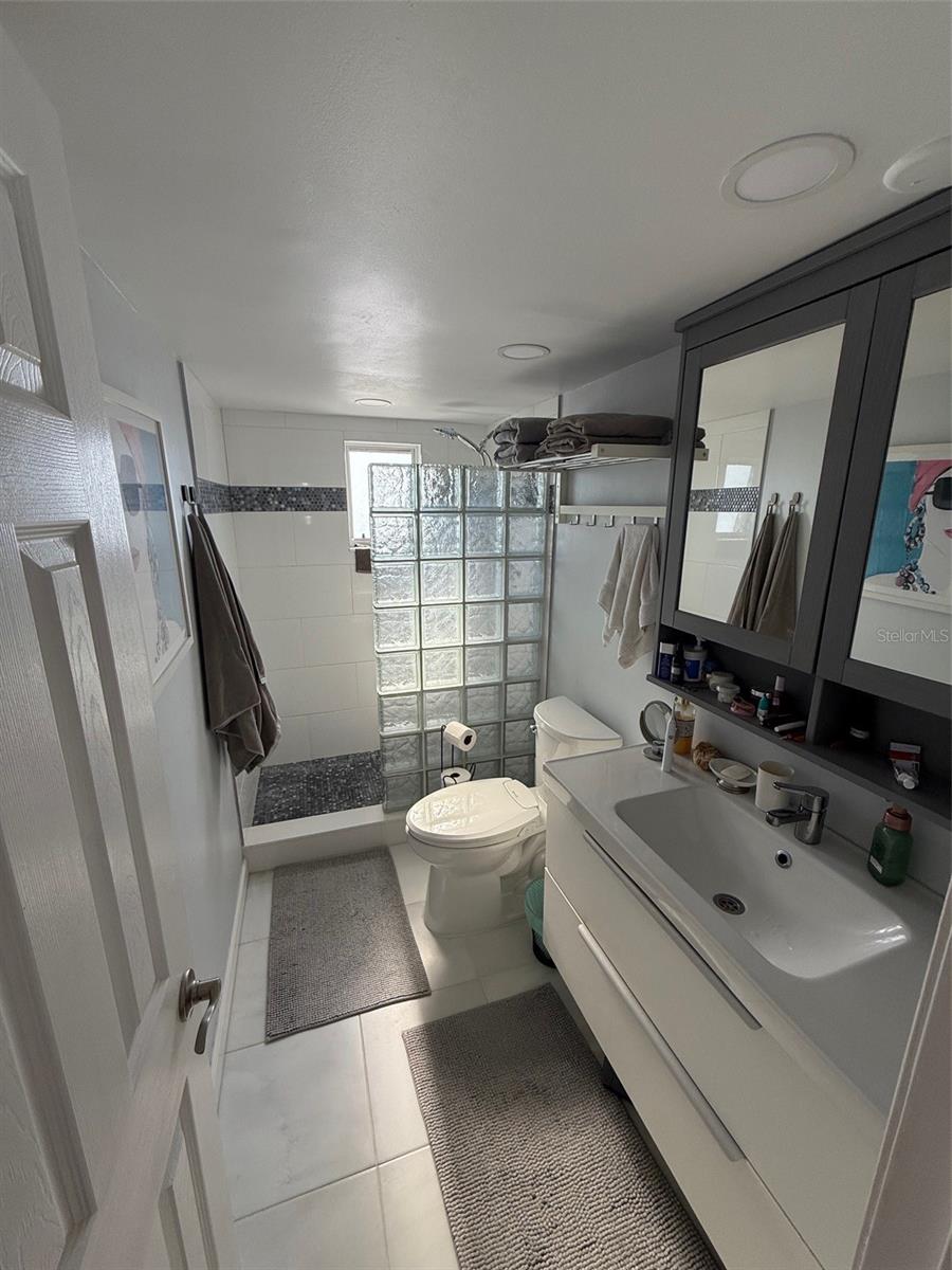 SHORE TOWERS BLDG - Residential Lease