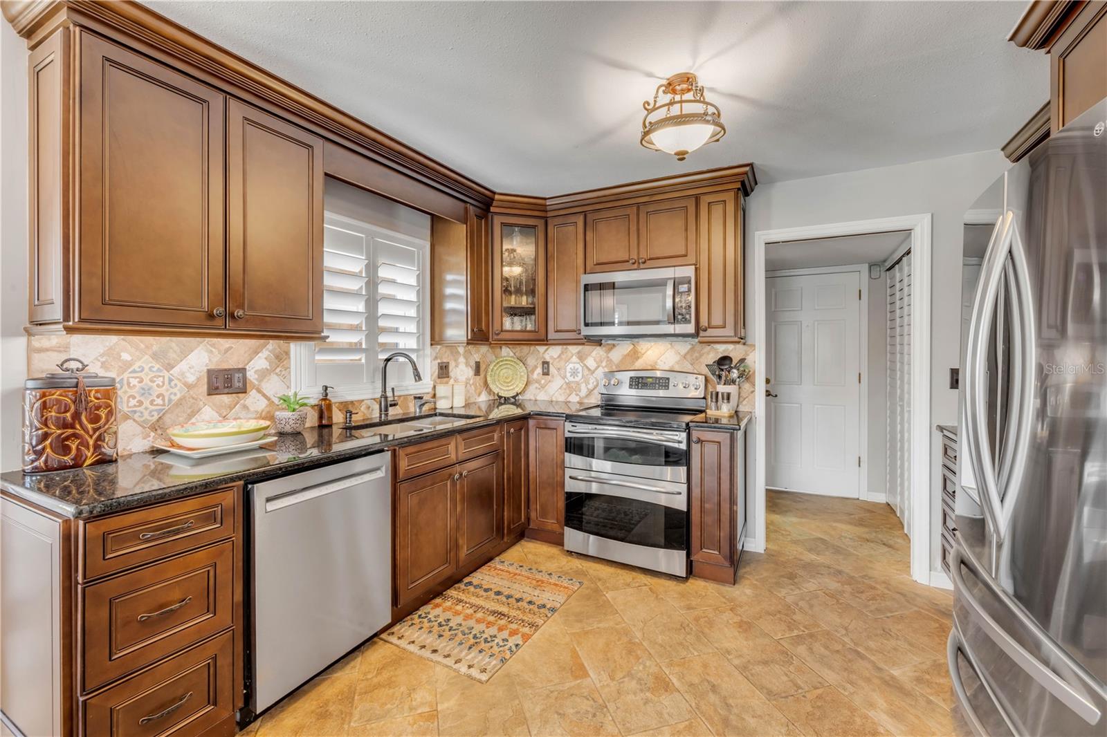 VENEZIA UNIT 06 - Residential