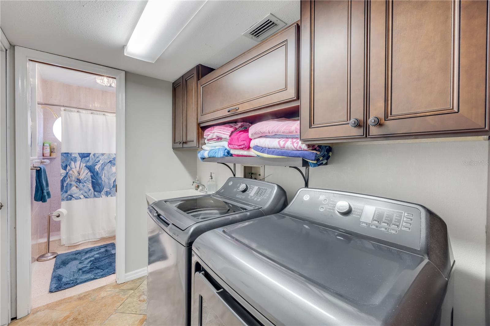 VENEZIA UNIT 06 - Residential