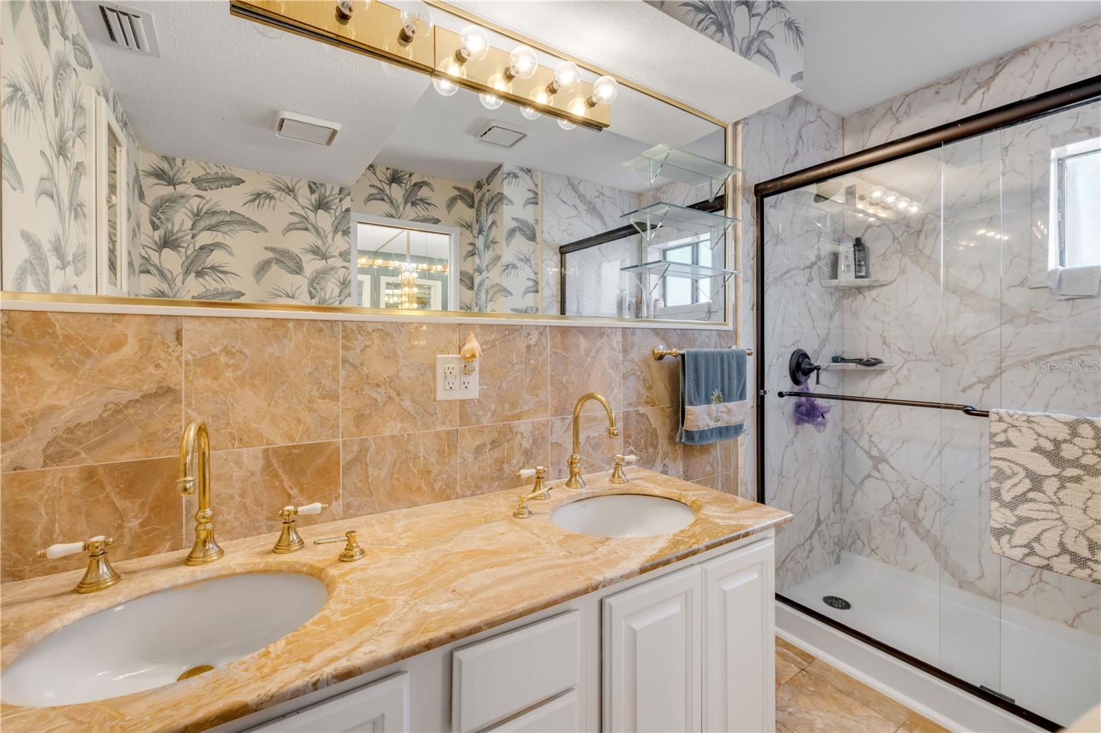 VENEZIA UNIT 06 - Residential