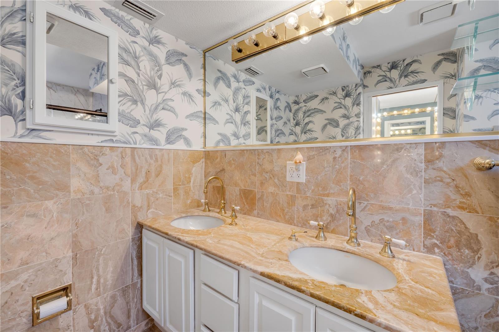 VENEZIA UNIT 06 - Residential