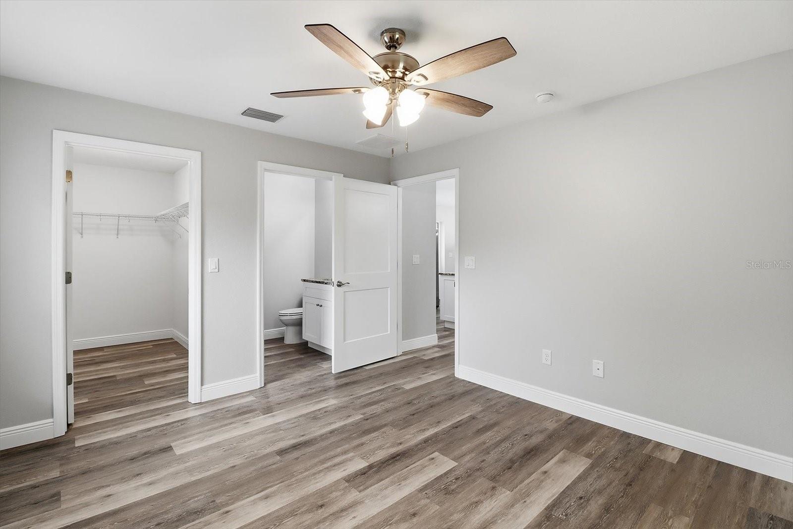 DE ROSA INC UNIT 03 - Residential