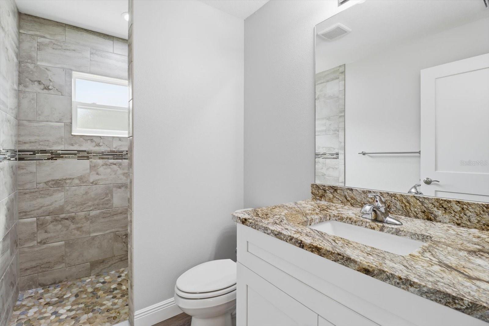 DE ROSA INC UNIT 03 - Residential